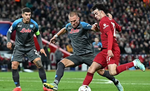 Michael Owen happy to see Curtis Jones on the wing for Liverpool - Bóng Đá