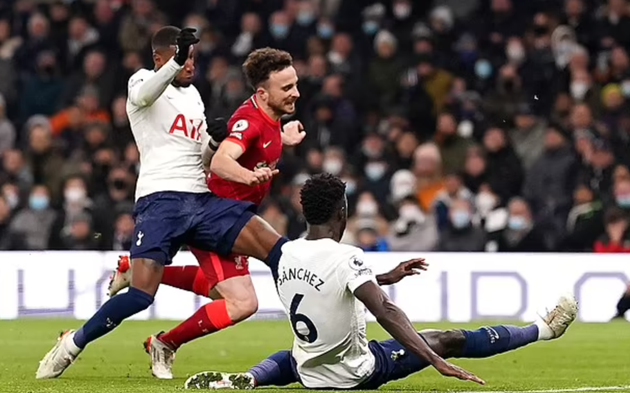'It is a joke of a decision': Jamie Redknapp and Jamie Carragher BLAST the 'horrendous' call by Paul Tierney that denied Diogo Jota - Bóng Đá