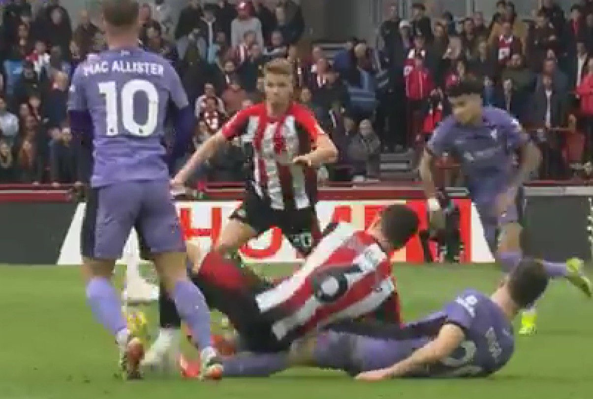 Paul Merson names the Liverpool star who will be ‘invaluable’ during the Premier League title race - Bóng Đá