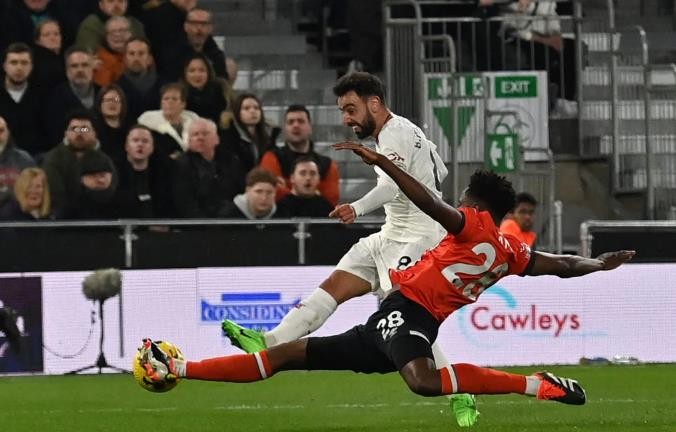 Albert Sambi Lokonga ‘Can’t believe it’… Gary Neville amazed by Arsenal loanee’s ‘outstanding’ display on Sunday - Bóng Đá