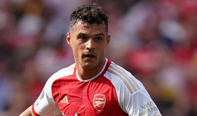 Kieran Gibbs  Gunners team is missing Granit Xhaka, who left them in the summer for Bayer Leverkusen. - Bóng Đá