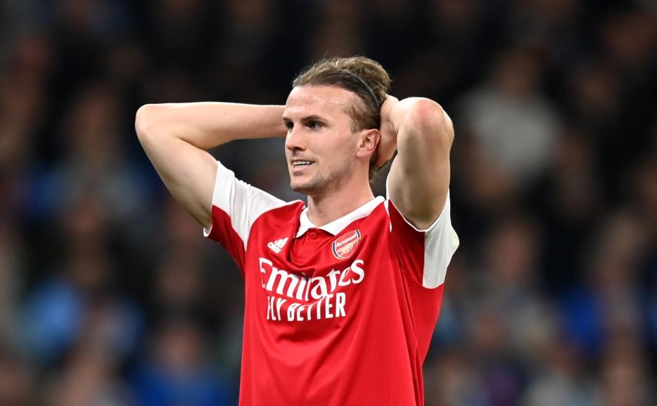 Rob Holding is considering a deal to leave Arsenal for Turkish side Besiktas, it has been reported. - Bóng Đá