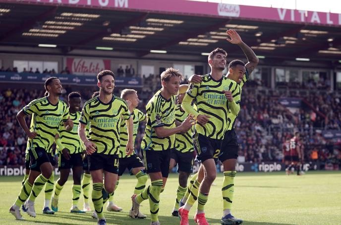 Andoni Iraola BOURNEMOUTH MANAGER ANDONI IRAOLA SINGLES OUT MARTIN ODEGAARD, KAI HAVERTZ AND DECLAN RICE FOR PRAISE AFTER 4-0 DEFEAT - Bóng Đá