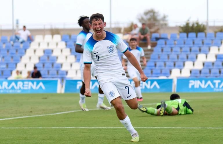 Thần đồng M.U lập cú đúp vào lưới đội trẻ Tây Ban Nha - Bóng Đá