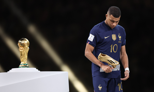 Pháp thua nhưng Mbappe thoát khỏi cái bóng Messi - Bóng Đá