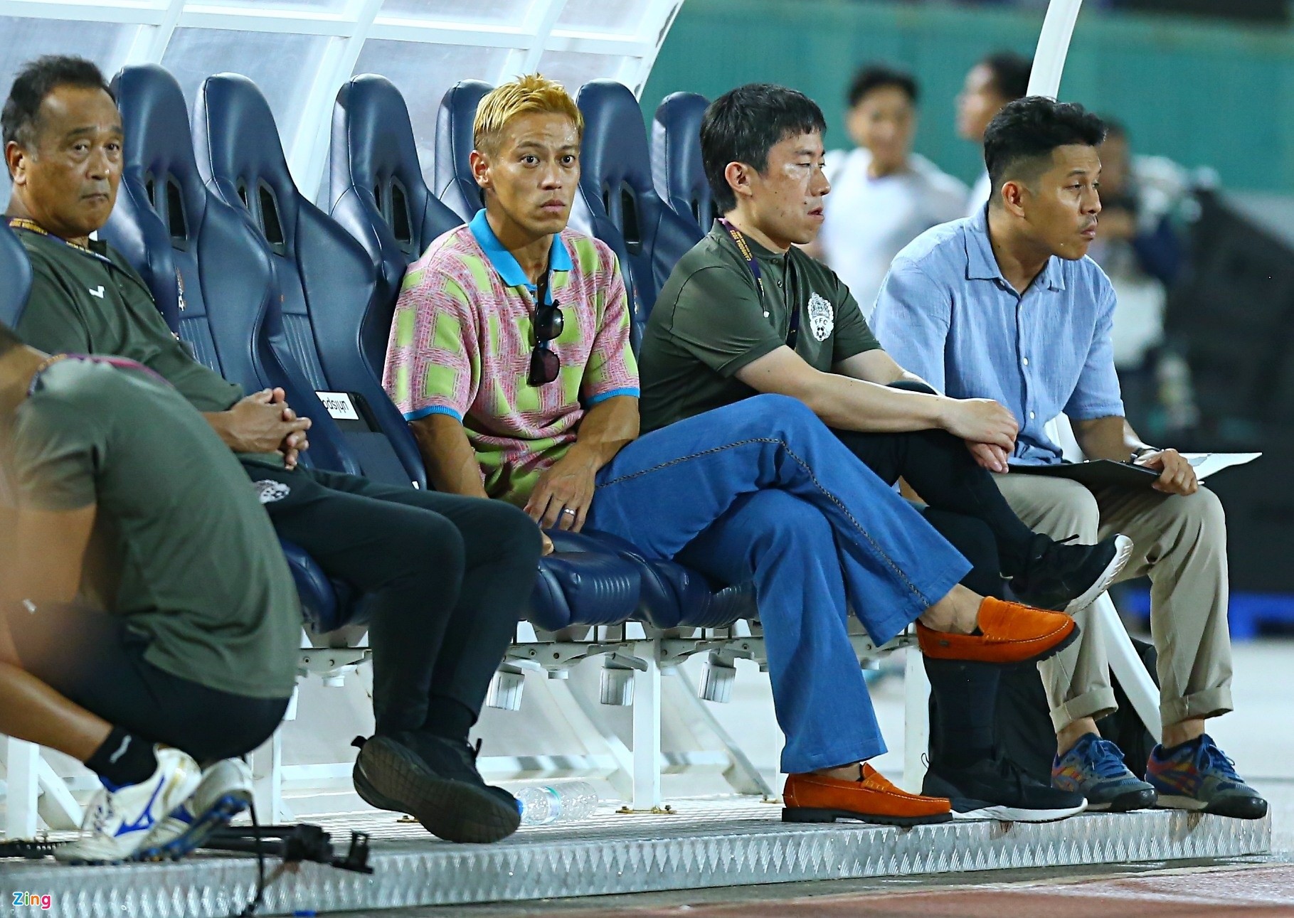 4 bộ trang phục Honda mặc khi chỉ đạo ở SEA Games 32 - Bóng Đá