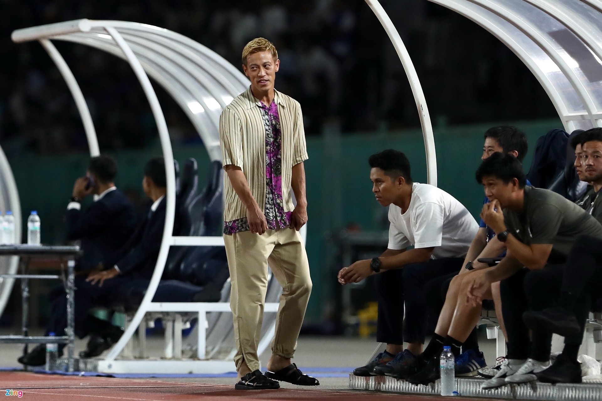 4 bộ trang phục Honda mặc khi chỉ đạo ở SEA Games 32 - Bóng Đá