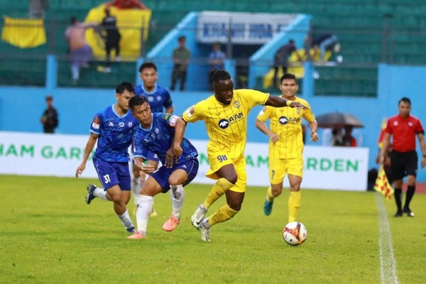  TP.HCM giành chiến thắng đầu tay; Báo Trung Quốc 