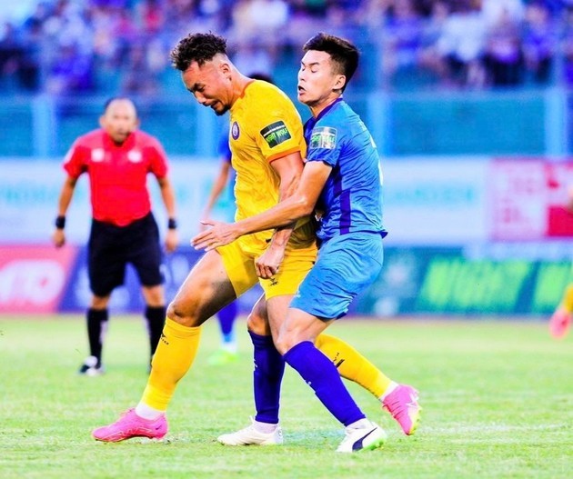 CLB của Quang Hải sắp xuống hạng; Cựu sao HAGL chấn thương nặng - Bóng Đá