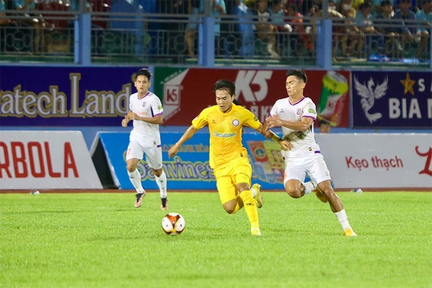Nỗi lo đứt gánh giữa đường tại V-League - Bóng Đá
