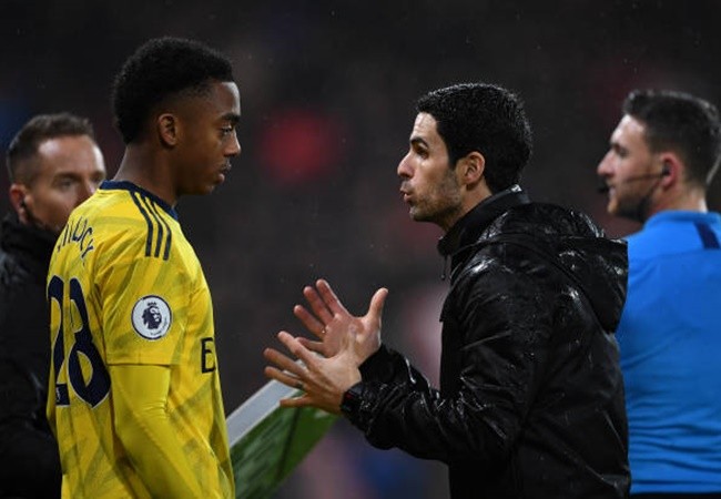 Joe Willock takes dig at Unai Emery’s tactics and hails Mikel Arteta’s impact at Arsenal - Bóng Đá