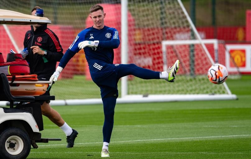 Manchester United goalkeeper Dean Henderson to undergo medical at Crystal Palace - Bóng Đá