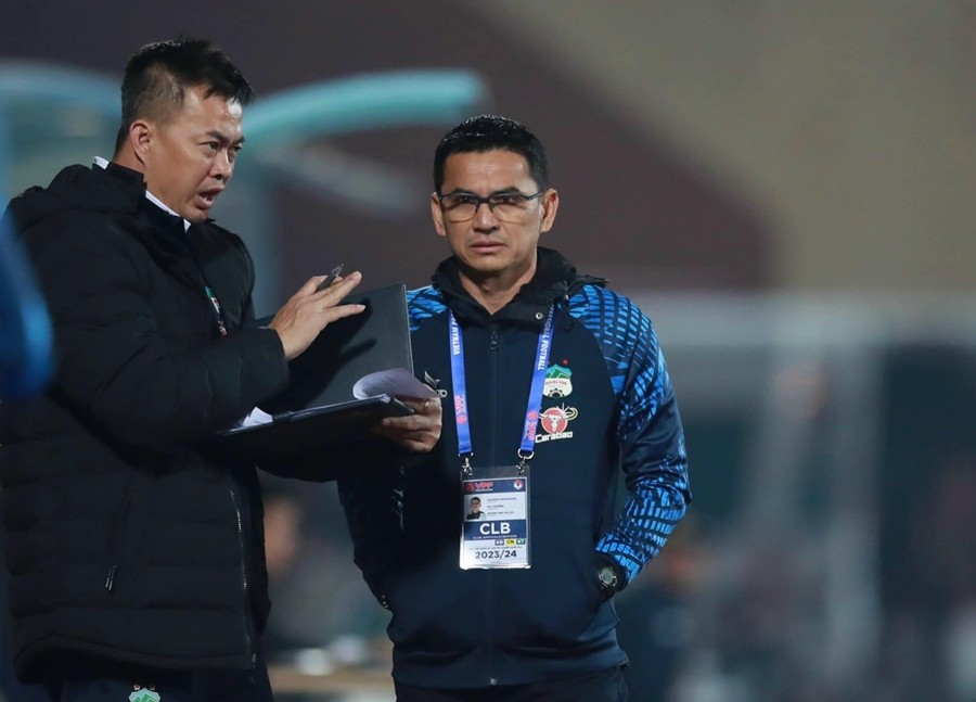 HLV Kiatisuk Senamuang muốn đưa CAHN vô địch V-League mùa này - Bóng Đá