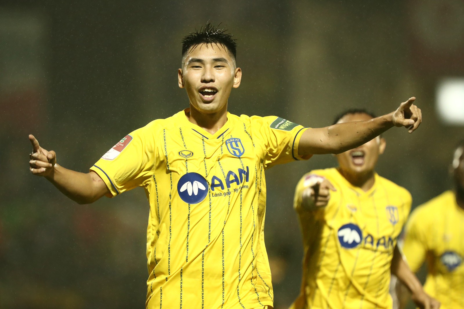HAGL thua trận đầu ở V-League, HLV Kiatisuk giải thích lý do - Bóng Đá