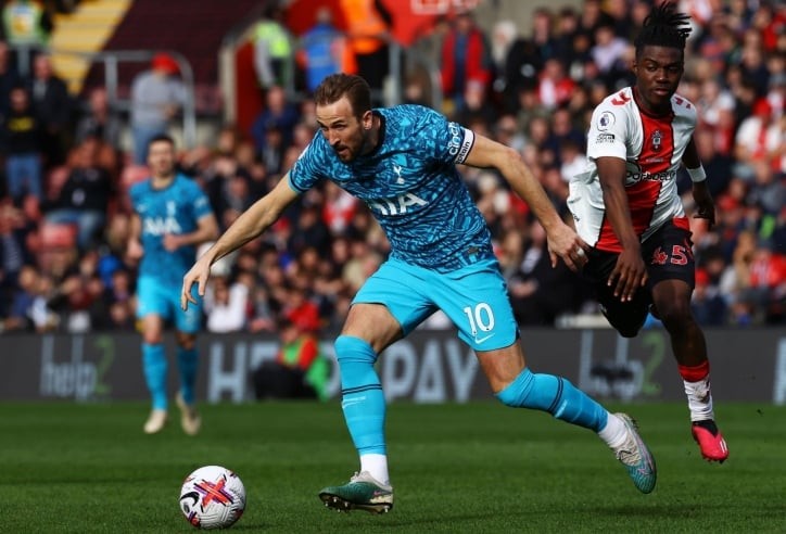 Chiếc áo Tottenham ngày càng chật chội với Harry Kane - Bóng Đá