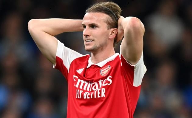 Reports: Arsenal in talks to sell two defenders for up to £40million - Bóng Đá