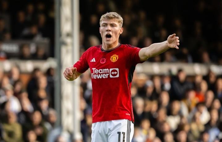 Hojlund sẽ không vui vì 3 cầu thủ Man United - Bóng Đá