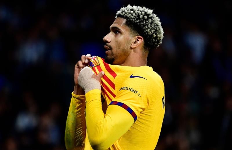 Barcelona will begin contract extension talks with €70 million-rated defender in January - Bóng Đá
