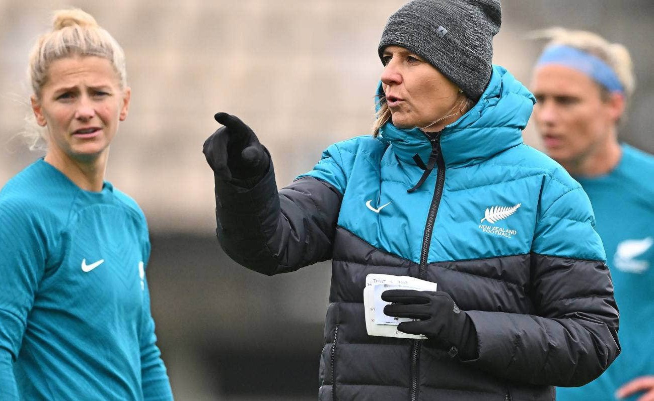 HLV New Zealand nói điều bất ngờ về tuyển nữ Việt Nam - Bóng Đá