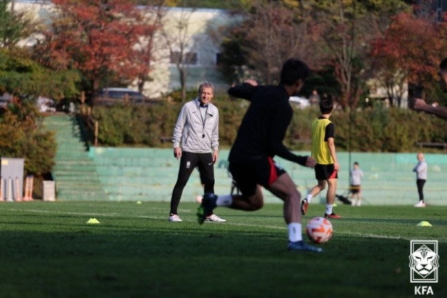 Báo Đức tiết lộ lý do HLV Klinsmann từ chối sống ở Hàn Quốc - Bóng Đá