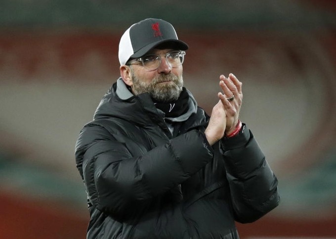 Chỉ một nhận xét, Klopp đã nói rõ tương lai hàng thủ Liverpool thuộc về ai - Bóng Đá