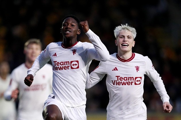 Dimitar Berbatov so sánh Kobbie Mainoo với huyền thoại M.U - Bóng Đá