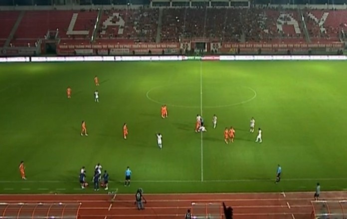Trận Hải Phòng - Đà Nẵng gián đoạn 2 lần vì đèn hỏng - Bóng Đá