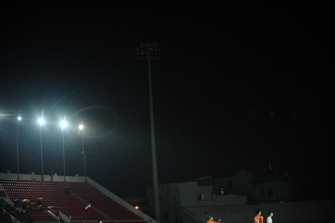 Trận Hải Phòng - Đà Nẵng gián đoạn 2 lần vì đèn hỏng - Bóng Đá