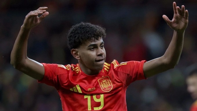 Lamine Yamal và 3 sao Barcelona từng được Santiago Bernabeu vỗ tay tán thưởng - Bóng Đá