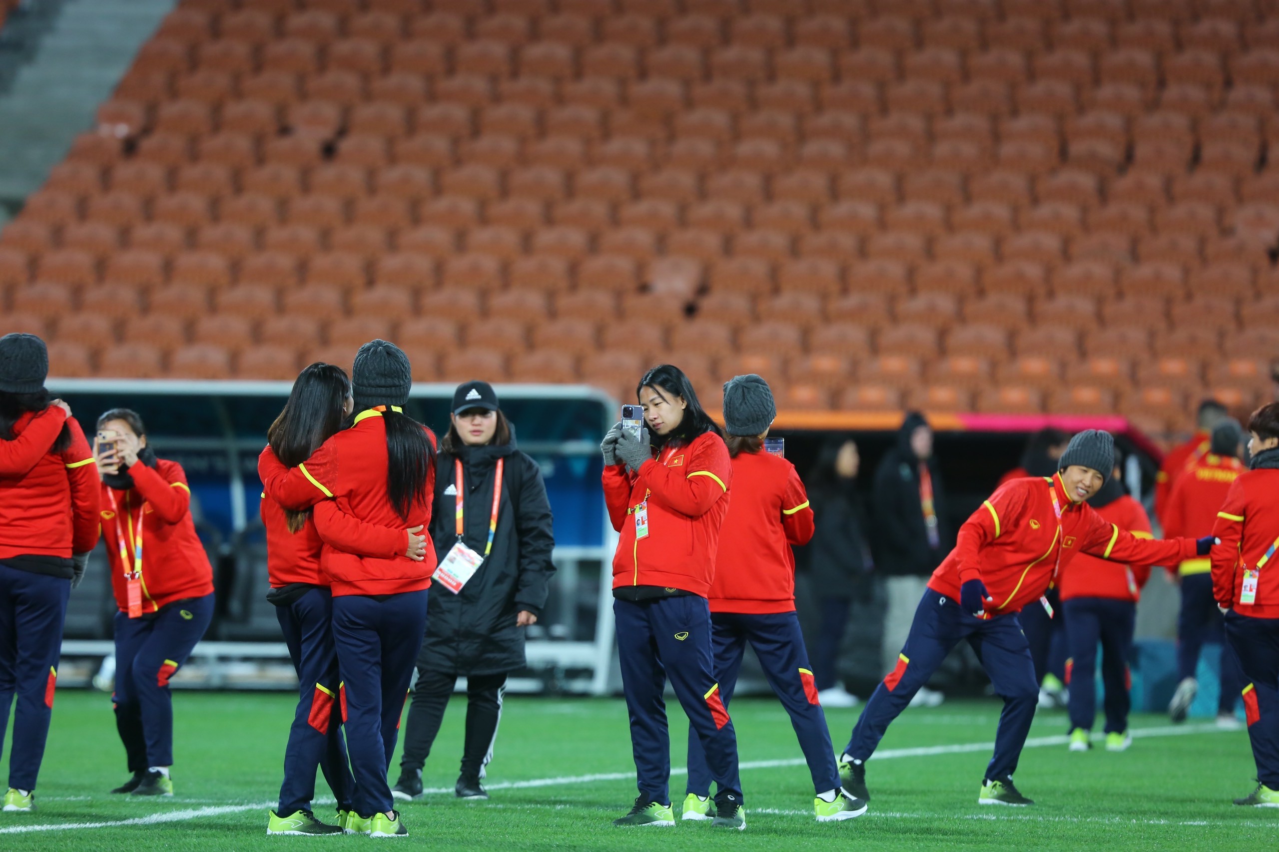 Huỳnh Như tiết lộ từng bị cầu thủ Bồ Đào Nha 'chỉnh' - Bóng Đá