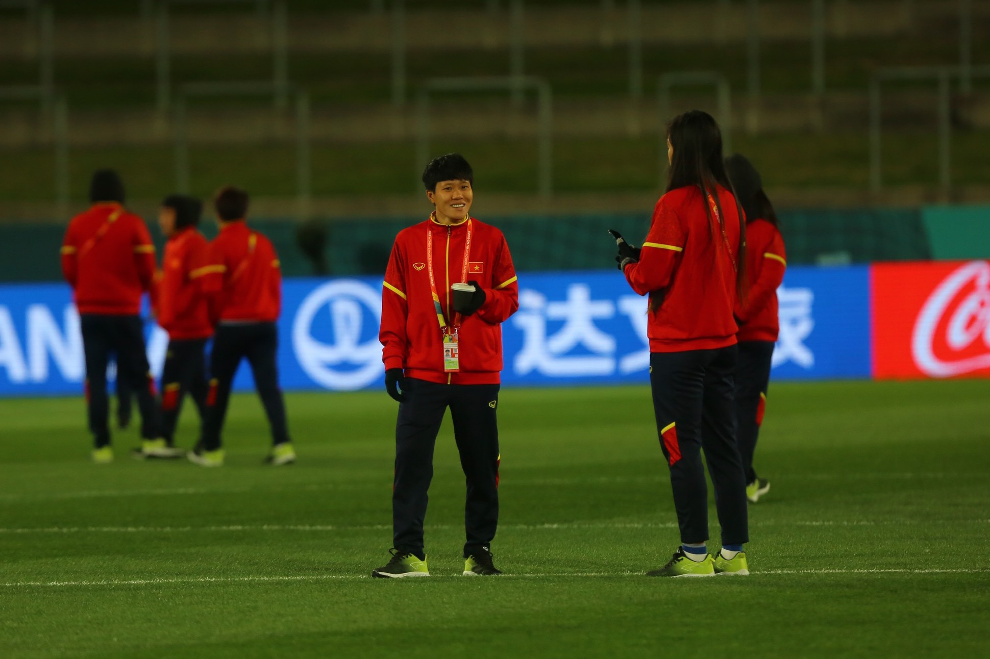 Huỳnh Như tiết lộ từng bị cầu thủ Bồ Đào Nha 'chỉnh' - Bóng Đá