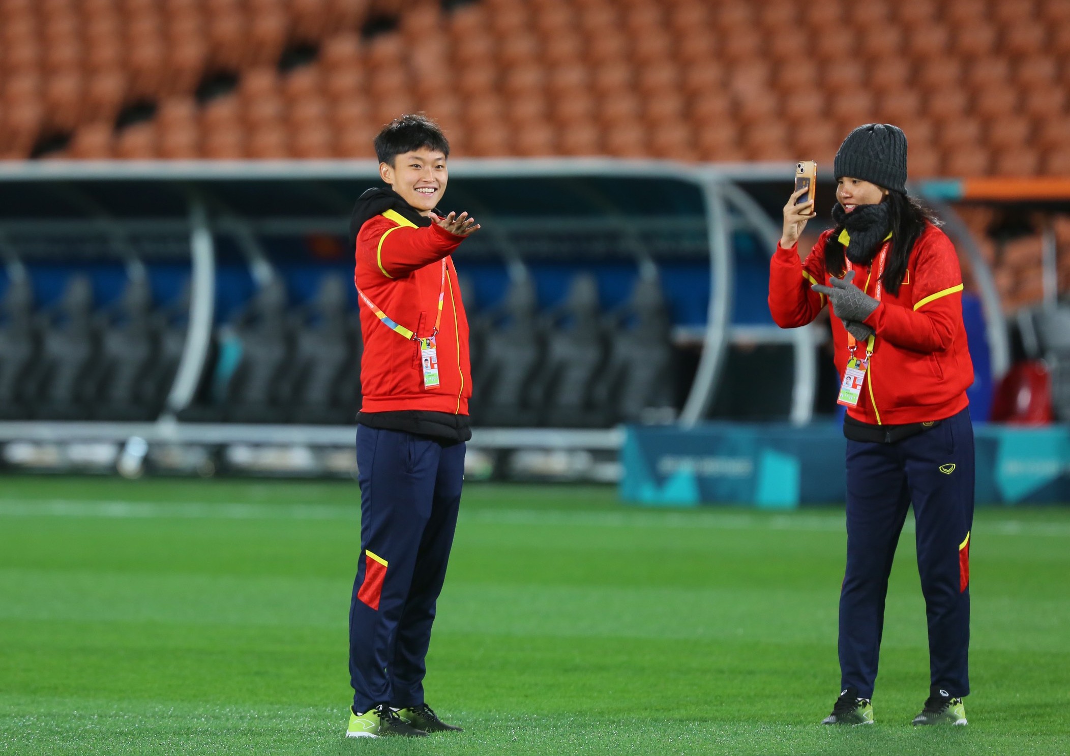 Huỳnh Như tiết lộ từng bị cầu thủ Bồ Đào Nha 'chỉnh' - Bóng Đá