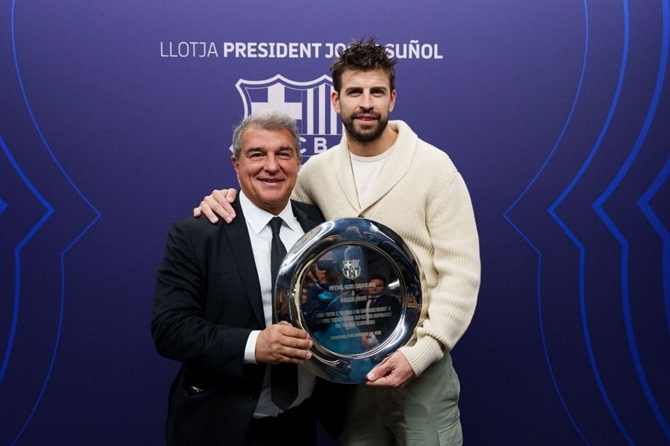 Pique tận hưởng cuộc sống, Joan Laporta chắc ghế chủ tịch Barcelona - Bóng Đá