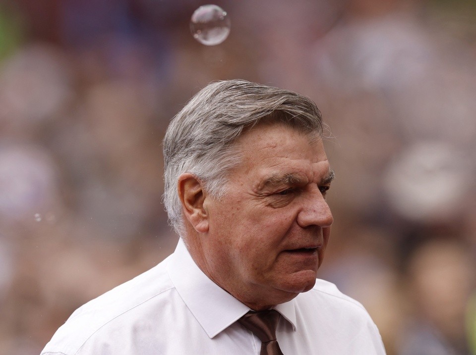 Cuộc đua trụ hạng Premier League đảo chiều - Bóng Đá