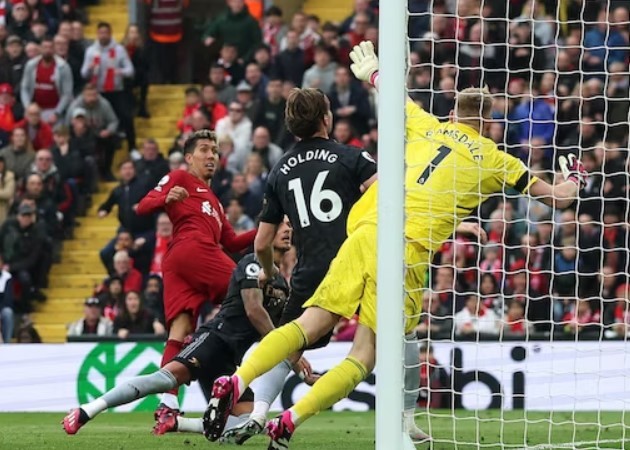 PGMOL sẽ điều tra va chạm của Andrew Robertson với trọng tài biên - Bóng Đá