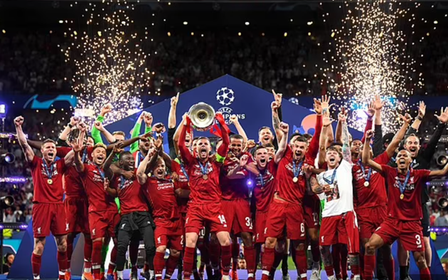 Liverpool are favourites to win the Premier League AND Champions League, claims Peter Crouch. - Bóng Đá