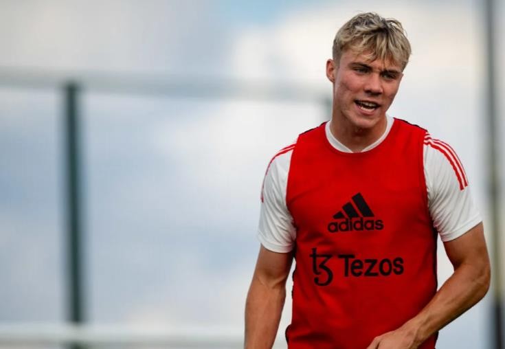 Paul Merson praises Rasmus Hojlund - Bóng Đá