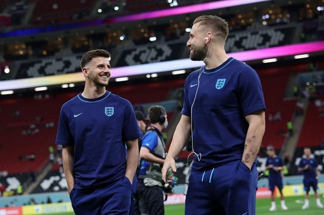 Luke Shaw reacts to Mason Mount transfer to Manchester United - Bóng Đá