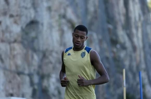 Malamine Efekele Chelsea săn Mbappe mới - Bóng Đá