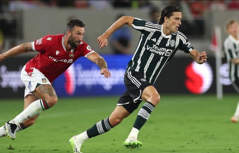 Burnley “want to sign” Man United’s Alvaro Fernandez - Bóng Đá