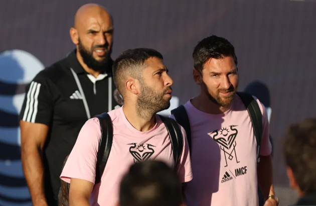 I’m an ex-soldier and MMA fighter hired by Beckham to protect Messi - Bóng Đá