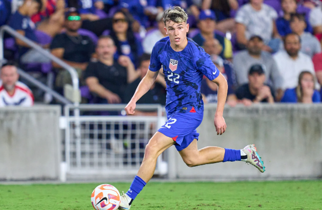 Director admits Manchester United could sign De Jong clone for just £10m - Bóng Đá