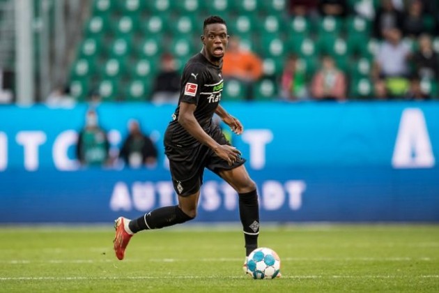 Three defensive midfielders Manchester United could sign for free next summer - Bóng Đá