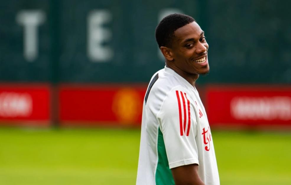 Craig Burley on Martial Pundit hits out at Manchester United star as ‘complete waste of time’ - Bóng Đá