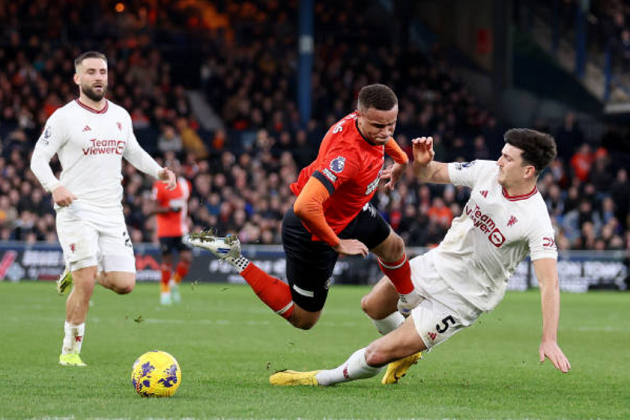 Nguyên nhân Ten Hag phải thay gấp Casemiro và Maguire - Bóng Đá