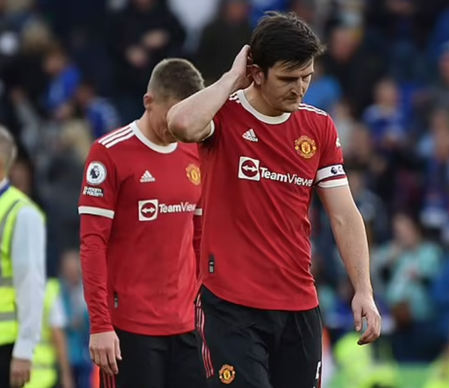 Gary Neville piles in on Man United as he insists 'they are nowhere near good enough' to compete for titles after Leicester loss - Bóng Đá