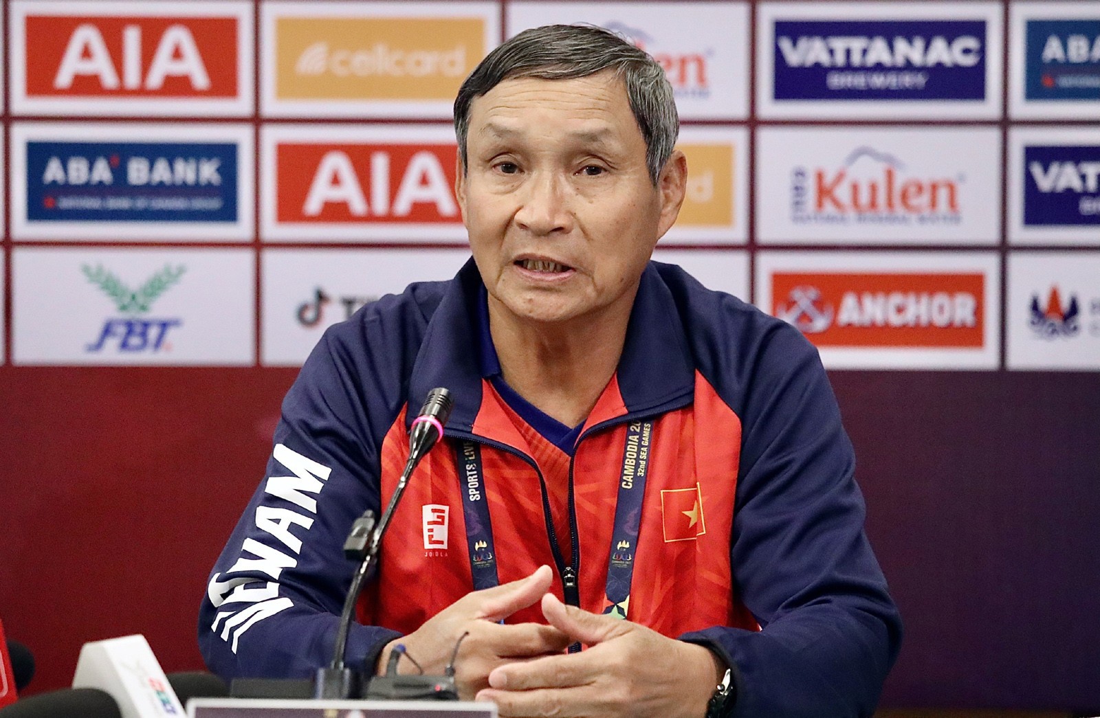 HLV Mai Đức Chung: Tuyển nữ Việt Nam di chuyển nặng nề - Bóng Đá