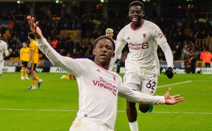 Mainoo ấn tượng với đàn anh ở Man City - Bóng Đá