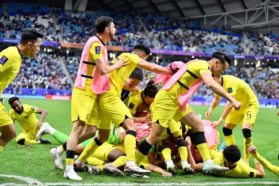 Đông Nam Á gây sốc, Indonesia lách khe cửa hẹp vào vòng 16 đội - Bóng Đá