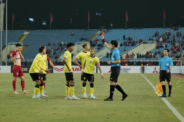 Văn Hậu, Văn Toàn và gậy ông đập lưng ông - Bóng Đá